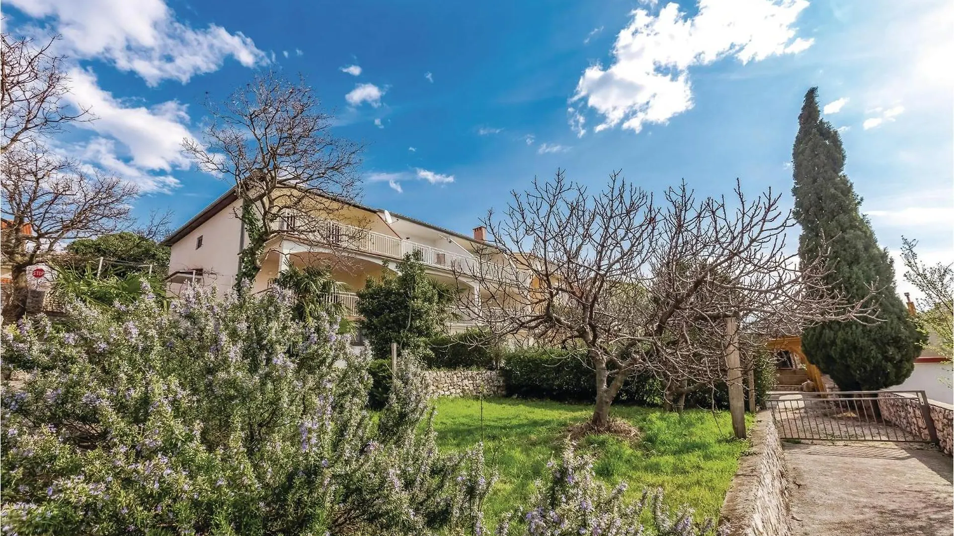 Lovely Apartment In Novi Vinodolski With Wifi